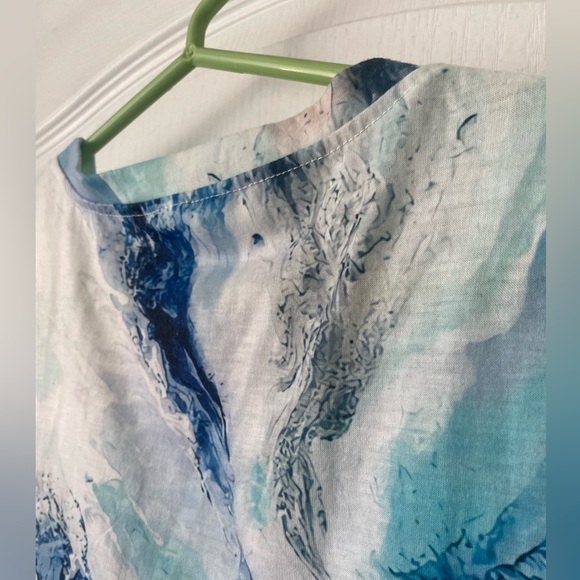 2 for 1! Marble print short sleeve shirts. Size small. - Picture 11 of 11